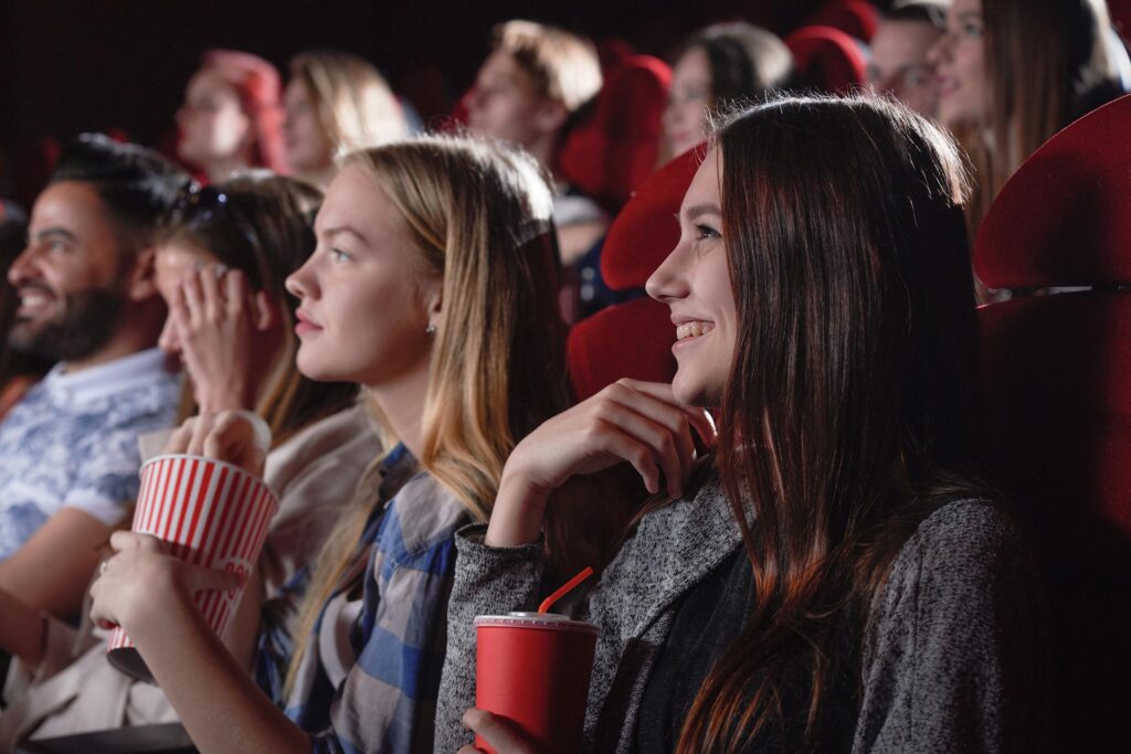 Lima Manfaat Menonton Film yang Jarang Diketahui Banyak Orang 