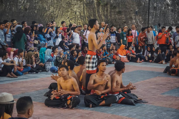 Ilustrasi tari tradisional kecak. 